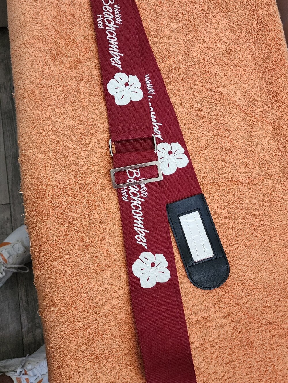 Waikiki Maroon Floral Luggage Strap